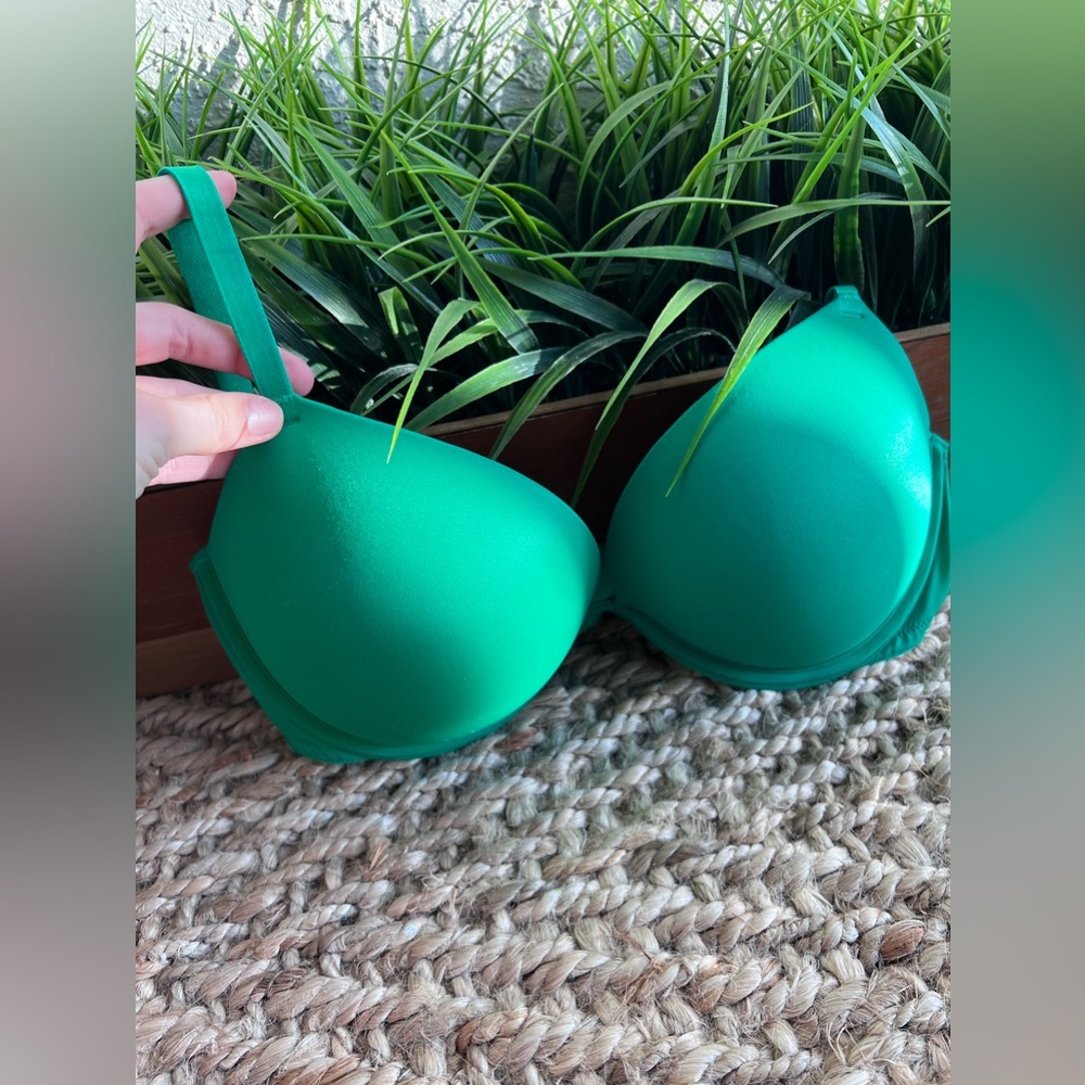 Green PINK Victoria’s Secret bra